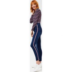 Jeansy z lampasami. Niebieskie jeansy damskie Moodo, xs, z podwyższonym stanem. Za 39,99 zł.