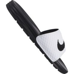 Klapki Nike Benassi Solarsoft Slide 705474-100. Czarne klapki męskie Nike, bez wzorów, z materiału. W wyprzedaży za 189,00 zł.