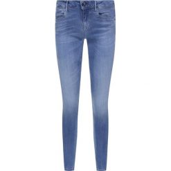 Jeansy Skinny Fit Guess Jegging W02A27 D32J6. Niebieskie jeansy damskie Guess. W wyprzedaży za 389,00 zł.