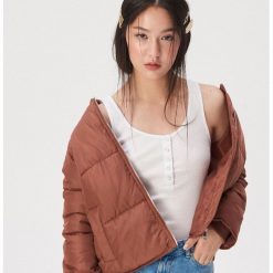 Tank top z guzikami - Biały. Białe topy damskie Sinsay, s, bez wzorów, bez kołnierzyka. Za 14,99 zł.