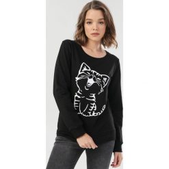 Czarna Bluza Ryrrya. Czarne bluzy damskie Born2be, xl, bez wzorów, bez rękawów, bez kaptura. Za 69,99 zł.
