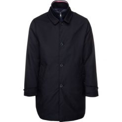 Płaszcz zimowy TOMMY HILFIGER MW0MW11511. Niebieskie płaszcze męskie TOMMY HILFIGER, na zimę, m, bez wzorów, z poliesteru, bez kaptura. W wyprzedaży za 609,00 zł.