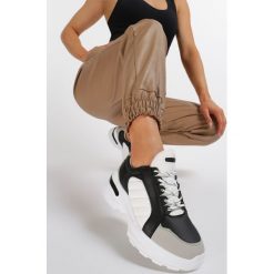 Czarne Sneakersy Doreania. Czarne sneakersy damskie Renee. W wyprzedaży za 84,99 zł.