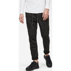 G-Star Raw - Spodnie. Szare spodnie męskie G-Star RAW, m, bez wzorów, z elastanu, retro. W wyprzedaży za 499,90 zł.