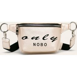 Nobo - Nerka. Różowe nerki damskie Nobo, w paski, z poliesteru, casualowe, małe, z nadrukiem, bez dodatków. W wyprzedaży za 69,90 zł.