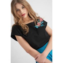 T-shirty damskie: Koszulka z haftem
