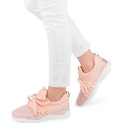 Buty sportowe damskie N/M BM1920 Różowe. Różowe buty sportowe damskie N/M, bez wzorów, z tworzywa sztucznego, sportowe, trekkingowe. Za 65,00 zł.