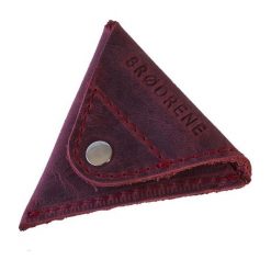 Czerwona bilonówka coin wallet BRODRENE Skóra naturalna. Czerwone portfele męskie marki Brødrene, bez wzorów, ze skóry. Za 44,00 zł.