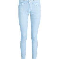 Jeansy Skinny Fit Guess W92AJ2 W7YE4. Niebieskie jeansy damskie Guess. W wyprzedaży za 229,00 zł.