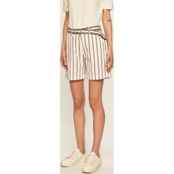 Tommy Hilfiger - Szorty. Niebieskie szorty damskie TOMMY HILFIGER, w paski, z elastanu, casualowe. Za 449,90 zł.