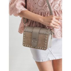 ROVICKY TOREBKA DAMSKA LISTONOSZKA KUFEREK SKÓRA. Szare kuferki damskie ROVICKY, w paski, z jeansu, eleganckie, na ramię, bez dodatków. Za 389,90 zł.