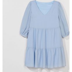 Sukienka z tkaniny plumeti -. Sukienki damskie Mohito, bez wzorów, z tkaniny, bez kołnierzyka, bez rękawów. Za 139,99 zł.