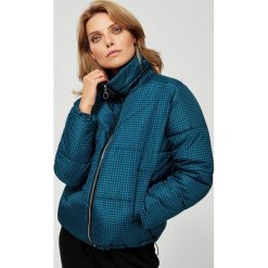 Puchowa kurtka ze stójką. Zielone kurtki damskie Moodo, xs, bez wzorów, z poliesteru, długie. Za 179,99 zł.