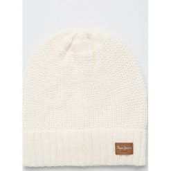 Pepe Jeans - Czapka. Białe czapki damskie marki Pepe Jeans, z wełny. W wyprzedaży za 99,90 zł.