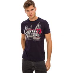 T-shirt w kolorze granatowym. Niebieskie t-shirty męskie GALVANNI, s, z nadrukiem, z bawełny, z okrągłym kołnierzem. W wyprzedaży za 69,95 zł.