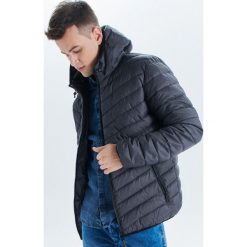 Pikowana kurtka z kapturem - Szary. Szare kurtki męskie Cropp, xl, bez wzorów, z kapturem. W wyprzedaży za 79,99 zł.