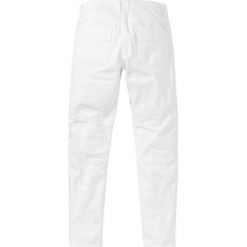 Dżinsy ze stretchem Slim Fit Straight bonprix biały. Białe jeansy męskie bonprix. Za 59,99 zł.