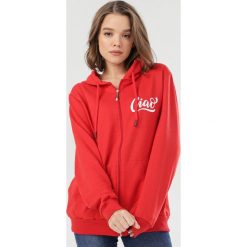 Czerwona Bluza Desily. Czerwone bluzy damskie Born2be, s, bez wzorów, bez rękawów, bez kaptura. Za 69,99 zł.