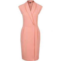 Sukienka bonprix łososiowy. Pomarańczowe sukienki damskie bonprix, bez wzorów, z dzianiny, eleganckie, bez kołnierzyka, bez rękawów, kopertowe. Za 59,99 zł.