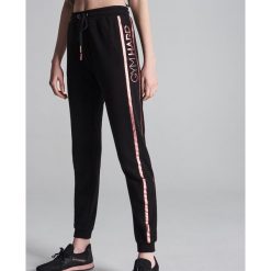Spodnie joggery Gym Hard - Czarny. Czarne spodnie damskie Sinsay, s. Za 59,99 zł.