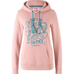 Bluza z kapturem i nadrukiem bonprix stary jasnoróżowy. Różowe bluzy damskie bonprix, z nadrukiem, bez rękawów, z kapturem. Za 74,99 zł.