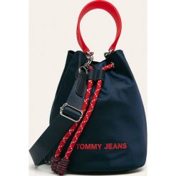Tommy Jeans - Torebka. Czarne kuferki damskie Tommy Jeans, w paski, z poliesteru, bez dodatków. Za 359,90 zł.