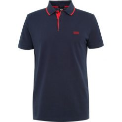 BOSS ATHLEISURE PEOS Koszulka polo navy. Niebieskie koszulki męskie marki BOSS Athleisure, s, bez wzorów, z bawełny, polo, bez rękawów. Za 379,00 zł.