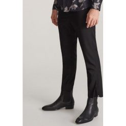 Spodnie chino slim fit - Czarny. Czarne spodnie męskie Reserved, m. Za 149,99 zł.