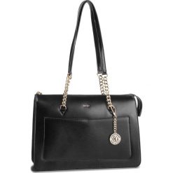 Torebka DKNY - Bryant Lg Zip Tote R74A3009 Blk/Gold BGD. Czarne torebki klasyczne damskie DKNY, bez wzorów, ze skóry, klasyczne, bez dodatków. W wyprzedaży za 609,00 zł.