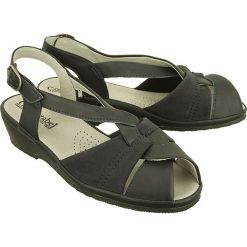 COMFORTABEL 710653-5 blau, sandały damskie. Koturny damskie Comfortabel, w paski, bez obcasa, na koturnie, z paskami. W wyprzedaży za 153,90 zł.