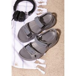 Szare Sandały Innocence. Szare sandały męskie Born2be, na rzepy. Za 49,99 zł.