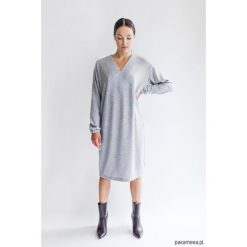 Wełniana Sukienka PLEASURE GREY. Szare sukienki na komunię Pakamera, na jesień, z wełny, midi, proste. Za 499,00 zł.
