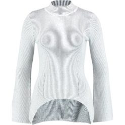Swetry klasyczne damskie: Finery London LIESL ASYMMETRIC Sweter white