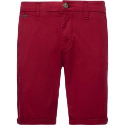 Szorty materiałowe Guess Myron M92D18 WBFE0. Niebieskie spodenki i szorty męskie Guess, m, z aplikacjami, z tkaniny. W wyprzedaży za 159,00 zł.