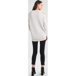 Swetry klasyczne damskie: AllSaints LIZZIE CREW Sweter grain white