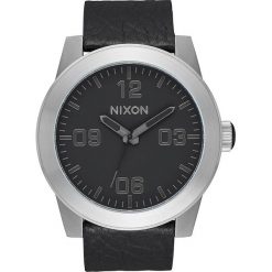 Zegarek kwarcowy "Corporal" w kolorze srebrno-czarnym. Czarne, analogowe zegarki męskie Nixon, ze stali. W wyprzedaży za 269,95 zł.