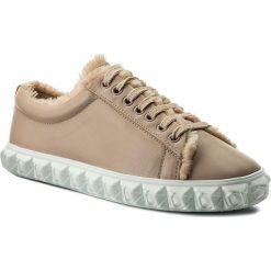 Sneakersy STUART WEITZMAN - Fringiecoverstory XL17417 Cashew Nubo. Brązowe półbuty damskie marki Stuart Weitzman, na co dzień, bez wzorów, ze skóry, bez obcasa, na płaskiej podeszwie, bez zapięcia. W wyprzedaży za 939,00 zł.