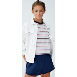 Koszulka w tęczowe paski. Koszulki damskie Pull&Bear, w paski, bez kołnierzyka. Za 49,90 zł.