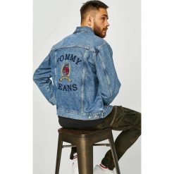 Tommy Jeans - Kurtka. Niebieskie kurtki męskie Tommy Jeans, m, z haftami, z bawełny, krótkie, bez kaptura. W wyprzedaży za 569,90 zł.