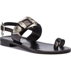 Sandały SOLO FEMME - 72903-11-A19/000-07-00 Czarny. Czarne klapki damskie Solo Femme, z aplikacjami, ze skóry, bez obcasa, na obcasie. W wyprzedaży za 239,00 zł.