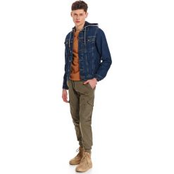 Klasyczna kurtka denim z odpinanym kapturem. Niebieskie kurtki męskie Top Secret, na zimę, m, bez wzorów, z bawełny, klasyczne. W wyprzedaży za 149,99 zł.