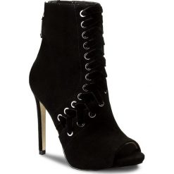 Botki GUESS - Actione FLATO3 SUE09 BLACK. Czarne botki damskie na obcasie marki Guess, z materiału. W wyprzedaży za 459,00 zł.