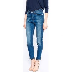 Lee - Jeansy Skyler Blue Fog. Niebieskie jeansy damskie rurki marki Lee, z aplikacjami, z bawełny, z podwyższonym stanem. W wyprzedaży za 219,90 zł.