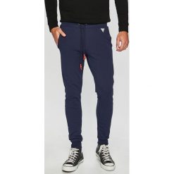 Guess Jeans - Spodnie. Niebieskie spodnie męskie Guess Jeans, na co dzień, xl, z aplikacjami, z elastanu, casualowe. W wyprzedaży za 199,90 zł.