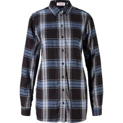 Bluzka oversize z miękko lejącego materiału, długi rękaw bonprix czarny w kratę. Czarne bluzki damskie bonprix, bez wzorów, bez kołnierzyka, z długim rękawem. Za 99,99 zł.