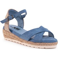 Espadryle XTI - 57188 Jeans. Niebieskie sandały dziewczęce Xti, z jeansu, bez zapięcia. W wyprzedaży za 139,00 zł.