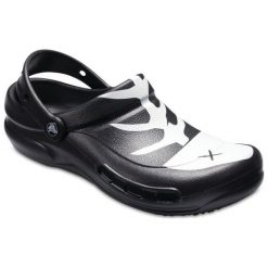 Crocs Klapki Bistro Graphic Black/White/Black, 38,5. Czarne kapcie męskie Crocs. W wyprzedaży za 179,00 zł.