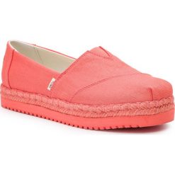 Espadryle TOMS - Platform Alpargata 10013499 Persimmon Heritage. Czerwone espadryle damskie Toms, na co dzień, bez wzorów, z tworzywa sztucznego, bez obcasa, na płaskiej podeszwie, bez zapięcia. W wyprzedaży za 219,00 zł.