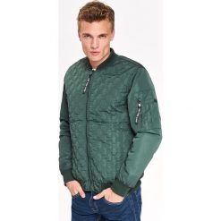 Kurtka męska typu bomber pikowana. Zielone kurtki męskie Top Secret, na zimę, xxl, bez wzorów, krótkie, bez kaptura. W wyprzedaży za 99,99 zł.