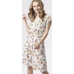 Biała Sukienka Morgada. Białe sukienki damskie Born2be, xl, bez wzorów, bez kołnierzyka, bez rękawów, mini. W wyprzedaży za 44,99 zł.